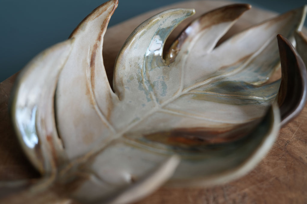 Decorative vase 'Leaf'